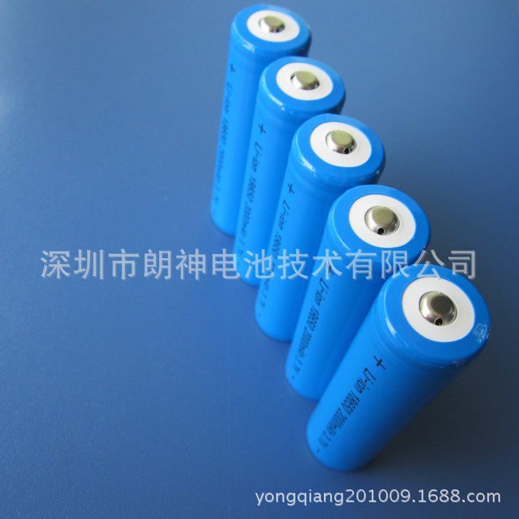 工厂直销全新A品 实际2000mAh 18650锂电池专用手电筒