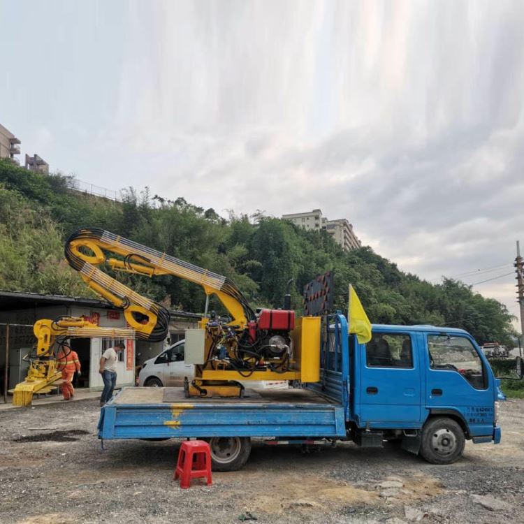 达沃树木园林机械修剪机 大型树枝修剪机  高空树枝绿篱修剪车