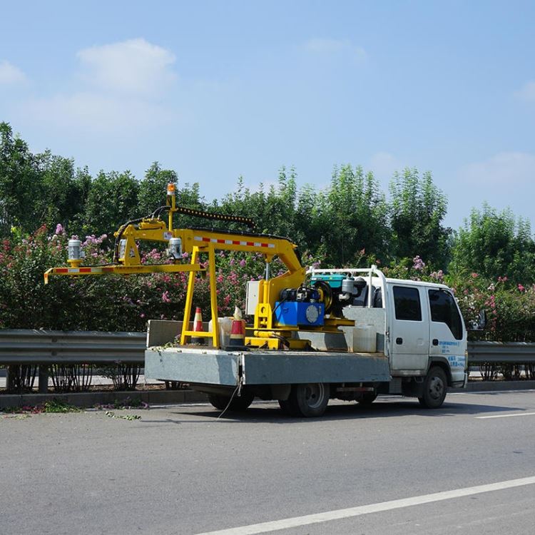 恒沃定制车载式绿篱修剪机  园林机械生产厂家 高速公路杂草护坡剪树机