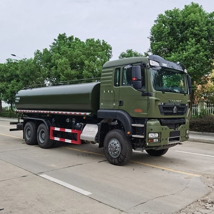 中国重汽洒水车，六驱洒水车，沙漠越野供水车，应急消防洒水车，绿化喷洒车，越野洒水车，洒水车生产厂家