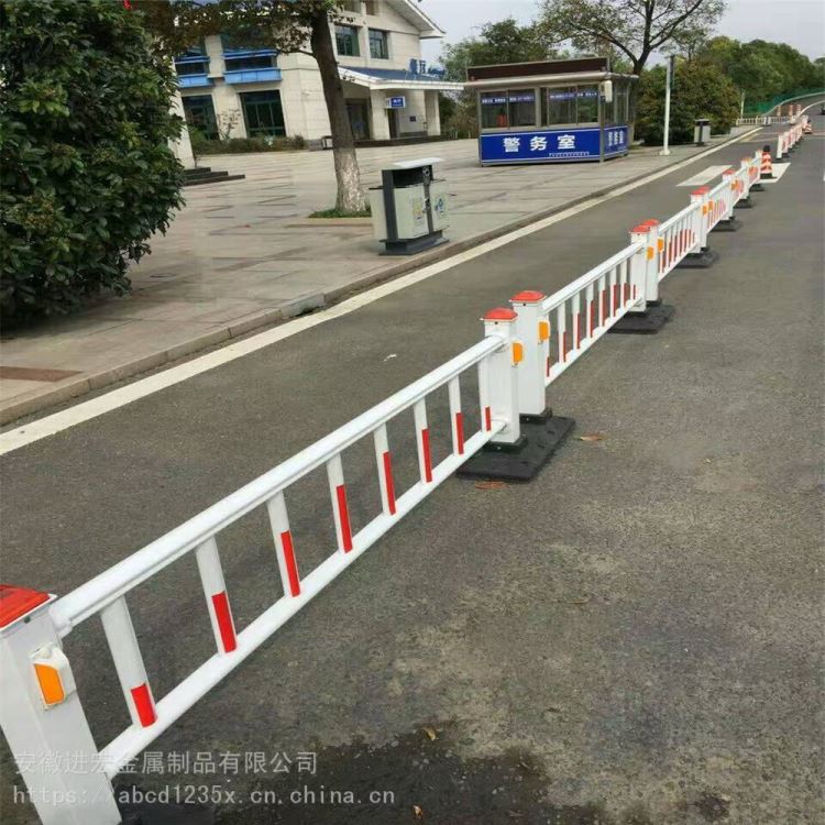 加厚市政道路护栏重型道路 机动车隔离栏合肥道路设施厂家支持定做