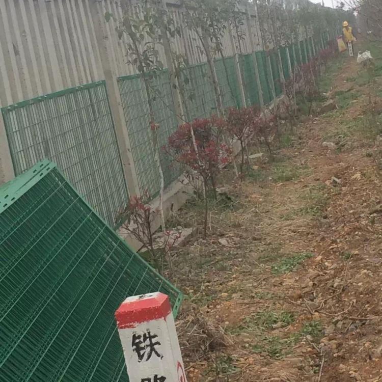 铁路隔离栅护栏网 铁路隔离栅护栏网厂家 铁路隔离栅护栏网价格