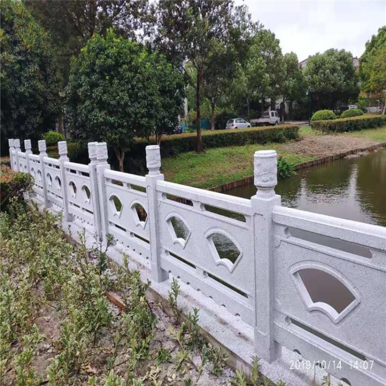 现货批发扇形河提护栏 雕花护栏水泥围栏 水泥仿石栏杆河道小区公园护栏