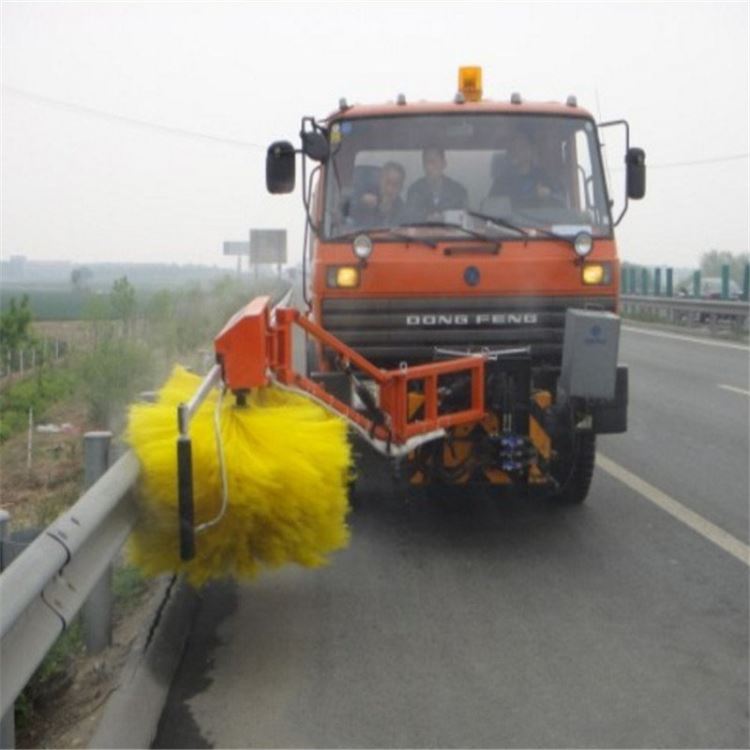 恒沃高速公路护栏清洗机 工地隔离栏杆清洁车 滚刷高压护栏清洗机