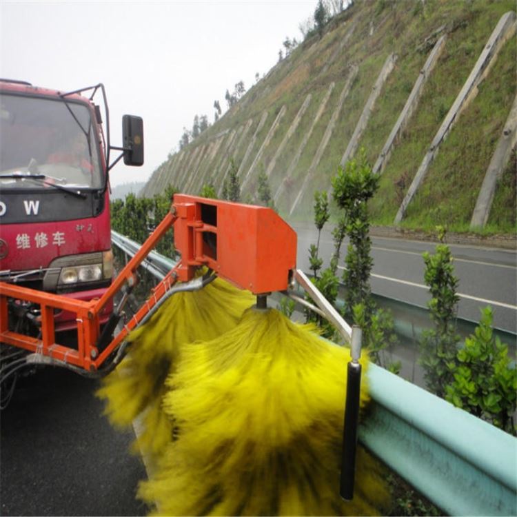 多功能高速公路护栏清洗机 工地隔离栏杆清洁车 恒沃全自动围挡清洗车厂家